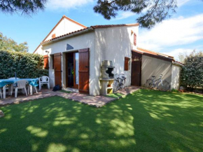Maison 30m² avec Piscine, Tennis, Terrasse et Jardin - 6 pers, proche Plage et Zoo La Palmyre - FR-1-705-42
